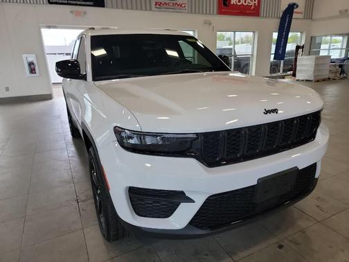 Bright White 2023 Jeep Grand Cherokee Altitude