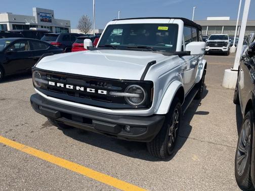 Oxford White 2023 Ford Bronco Outer Banks