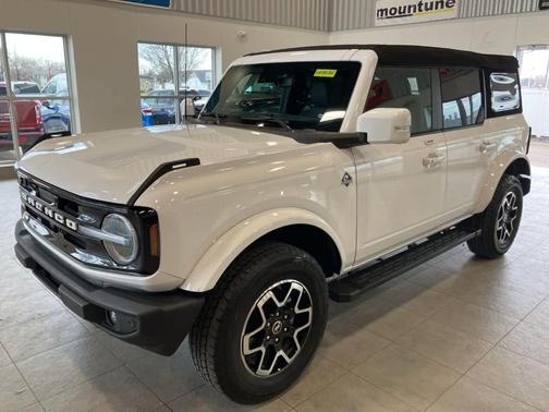 Oxford White 2023 Ford Bronco Outer Banks