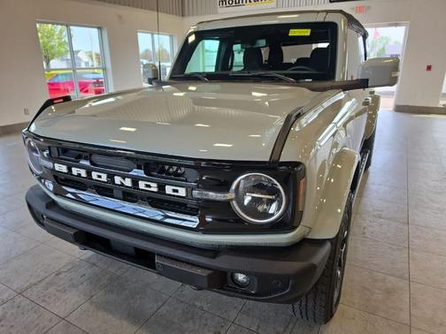 Cactus Green / Gray 2023 Ford Bronco Outer Banks