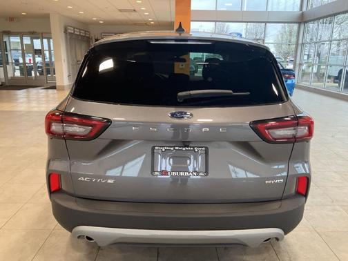 Carbonized Gray Metallic 2025 Ford Escape Active