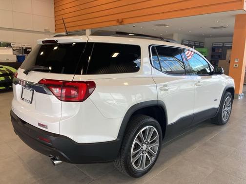 2017 GMC Acadia SLT