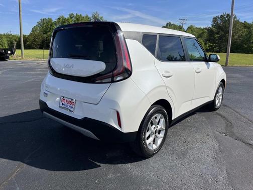 Snow White Pearl 2024 Kia Soul LX