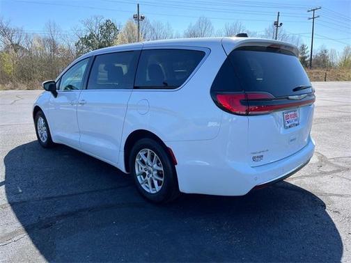 2023 Chrysler Pacifica Touring-L