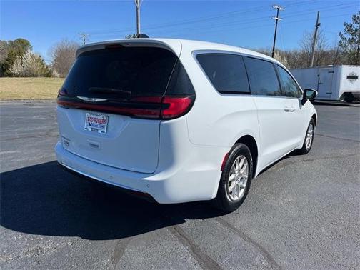 2023 Chrysler Pacifica Touring-L
