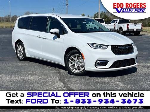 2023 Chrysler Pacifica Touring-L