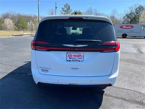 2023 Chrysler Pacifica Touring-L