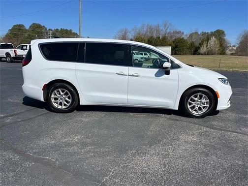 2023 Chrysler Pacifica Touring-L