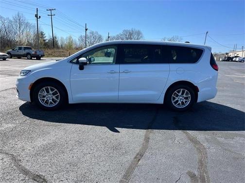 2023 Chrysler Pacifica Touring-L
