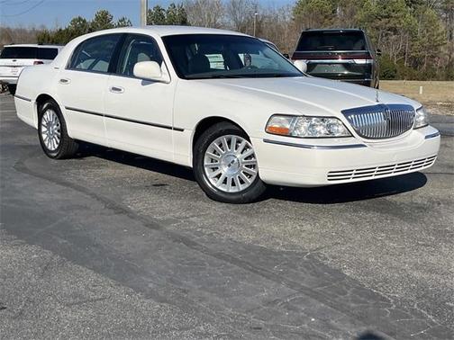 2004 Lincoln Town Car Signature