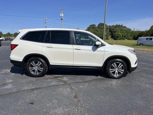 White Diamond 2017 Honda Pilot EX