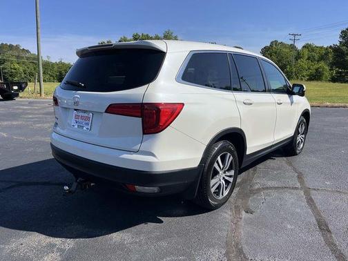 White Diamond 2017 Honda Pilot EX