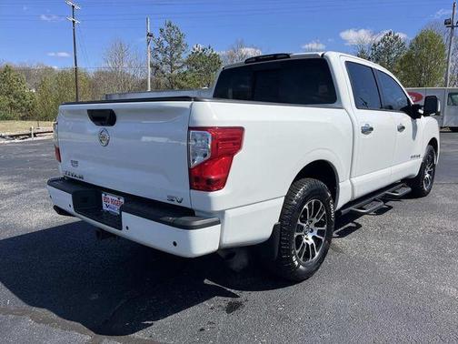 2021 Nissan Titan SV