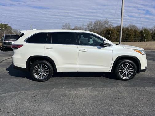 2016 Toyota Highlander LE