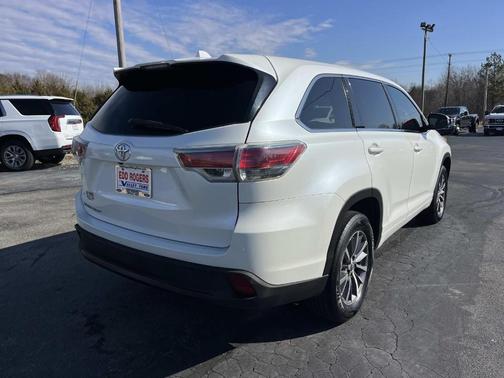 2016 Toyota Highlander LE