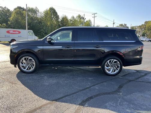 Black Metallic 2025 Lincoln Navigator L Reserve