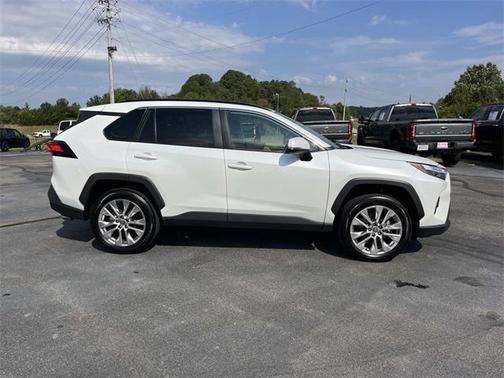 2025 Toyota RAV4 XLE Premium