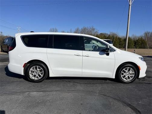2024 Chrysler Pacifica Touring-L