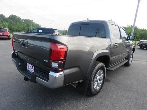 Photo 3 of 33 of 2019 Toyota Tacoma SR5