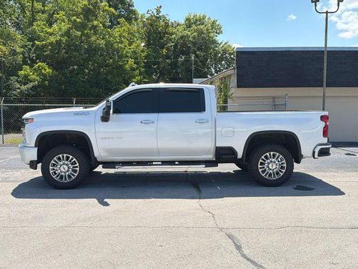 Iridescent Pearl Tricoat 2023 Chevrolet Silverado 2500 High Country