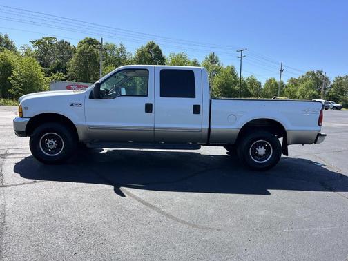 White 2000 Ford F-250 Lariat