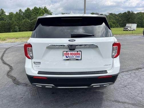 White Metallic 2023 Ford Explorer XLT