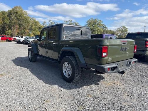 2022 Jeep Gladiator Sport