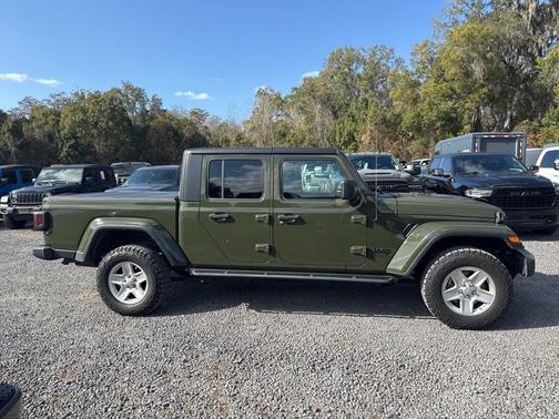 2022 Jeep Gladiator Sport