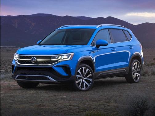 Platinum Gray Metallic 2022 Volkswagen Taos 1.5T SE
