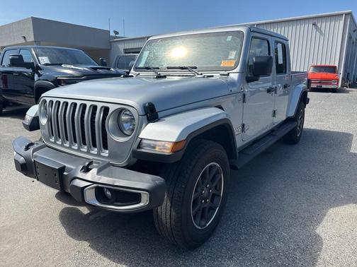 2023 Jeep Gladiator Overland
