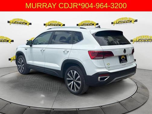 Pure White 2024 Volkswagen Taos 1.5T SE