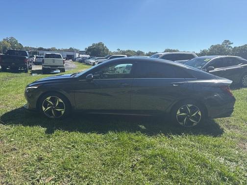 2022 Hyundai ELANTRA Limited