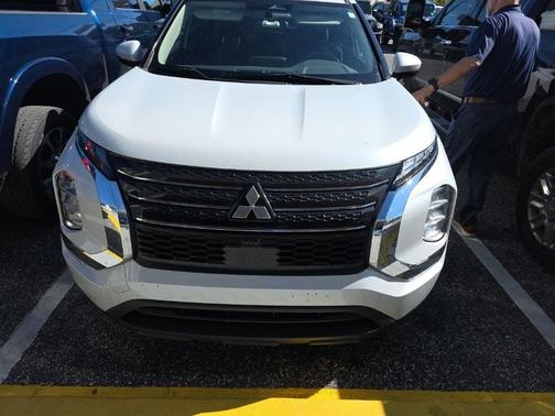 2022 Mitsubishi Outlander ES