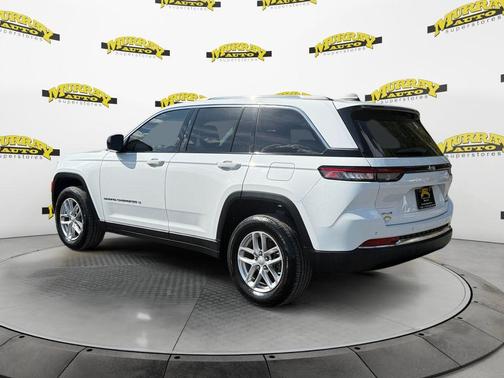 2023 Jeep Grand Cherokee Laredo