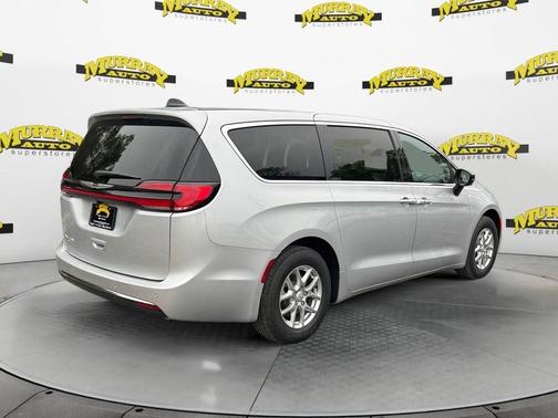 Silver Mist Clearcoat 2026 Chrysler Pacifica Select