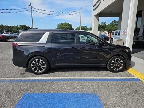 2024 Kia Carnival EX