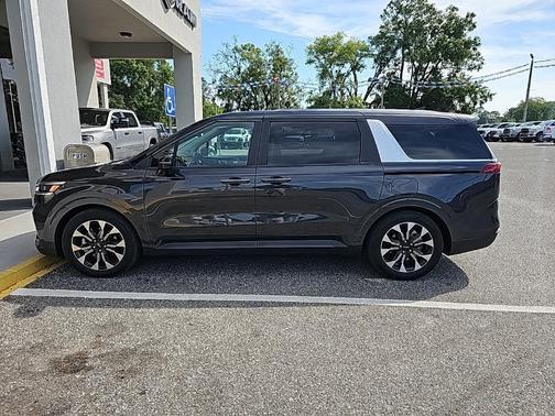 2024 Kia Carnival EX