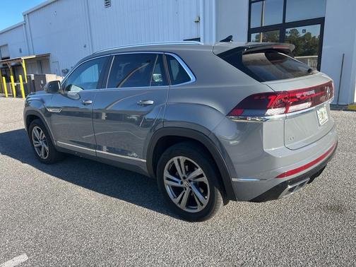 2024 Volkswagen Atlas Cross Sport 2.0T SEL R-Line