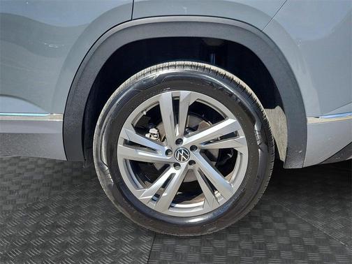 2024 Volkswagen Atlas Cross Sport 2.0T SEL R-Line