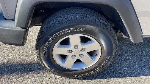Photo 5 of 30 of 2017 Jeep Wrangler Sport