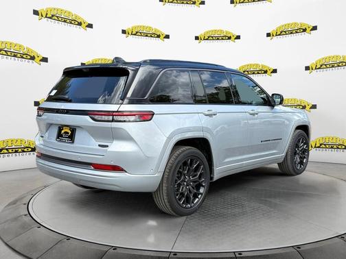 Silver Zynith 2026 Jeep Grand Cherokee Summit