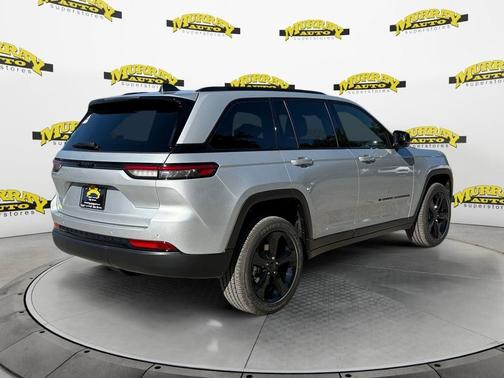 2025 Jeep Grand Cherokee Laredo