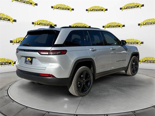 2025 Jeep Grand Cherokee Laredo