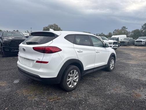 2021 Hyundai TUCSON SE