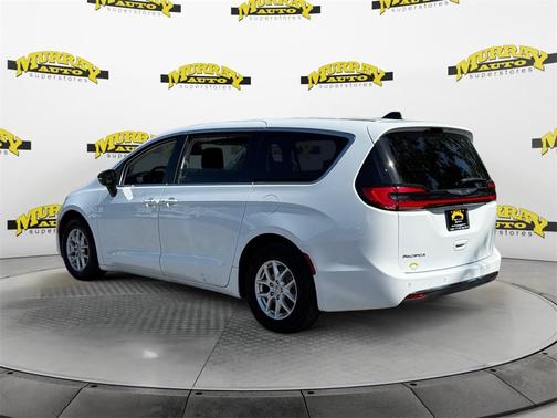 2024 Chrysler Pacifica Touring-L