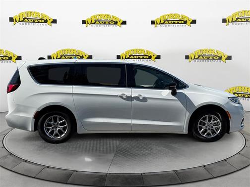 2024 Chrysler Pacifica Touring-L