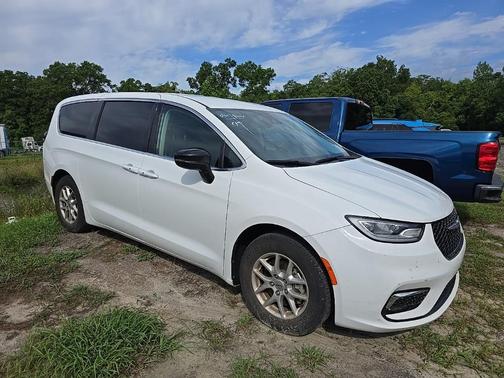 2024 Chrysler Pacifica Touring-L