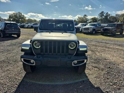 2022 Jeep Gladiator Overland