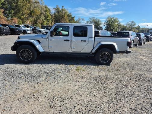 2022 Jeep Gladiator Overland