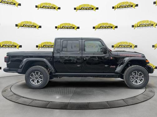 Black Clearcoat 2026 Jeep Gladiator Mojave